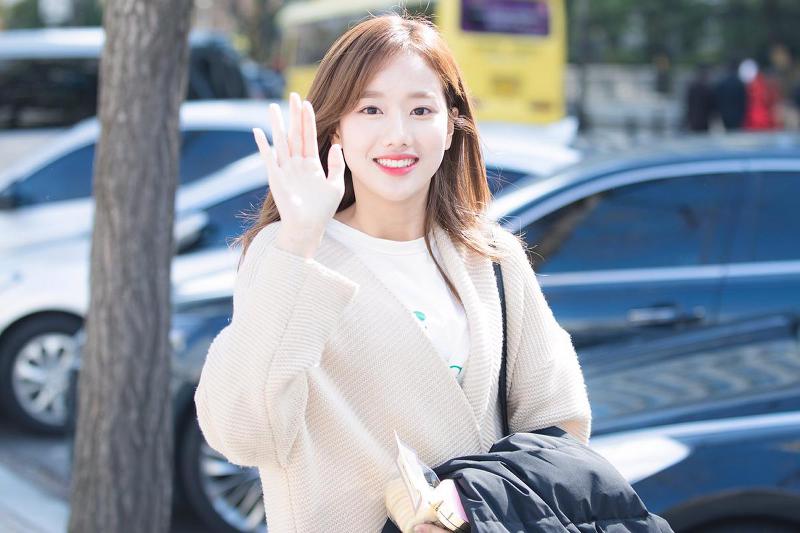 걸그룹 에이프릴의 비주얼 멤버 이나은.jpgif | 인스티즈