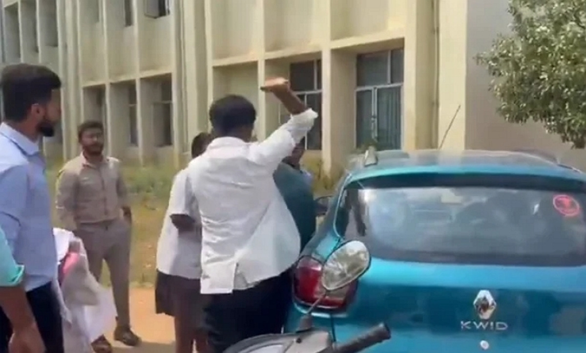 의대 교수가 강의 중 여학생에 '깜짝 고백' 하자 의대생들이 보인 반응 | 인스티즈