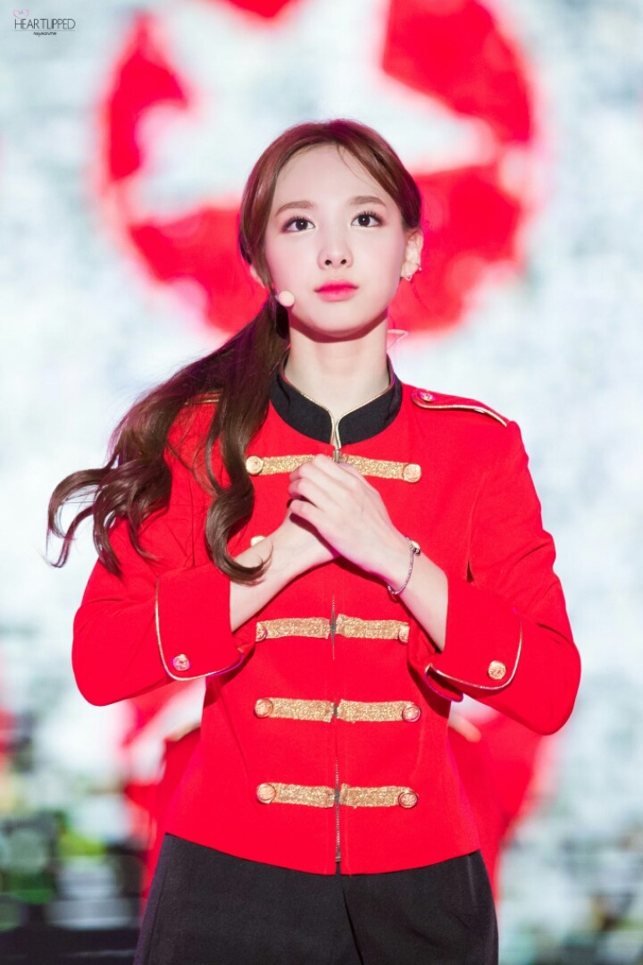[트와이스] 빨간옷 입으면 더 체리 같아지는 나연이 | 인스티즈