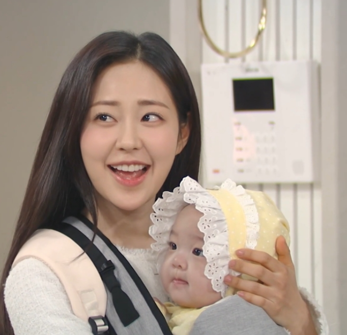 카더가든 아기 유이진을 이어 이모 팬들 앓게 만들고 있는 아기 | 인스티즈