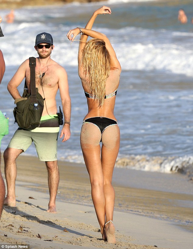 임신한 모습의 빅토리아 시크릿 엔젤 캔디스 스와네포엘.jpg | 인스티즈