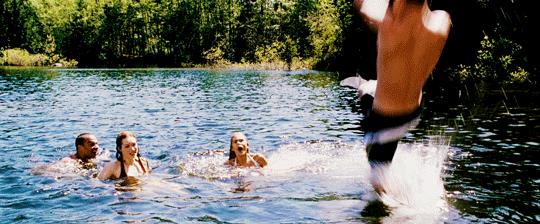 친구들과 별장으로 휴가를 왔는데 연구원들이 지하에서 우릴 감시하고 있어...gif | 인스티즈