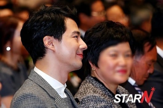 수술로도 불가능하고 동양에선 나오기 힘들다는 코를 가진 국내 남자배우 | 인스티즈