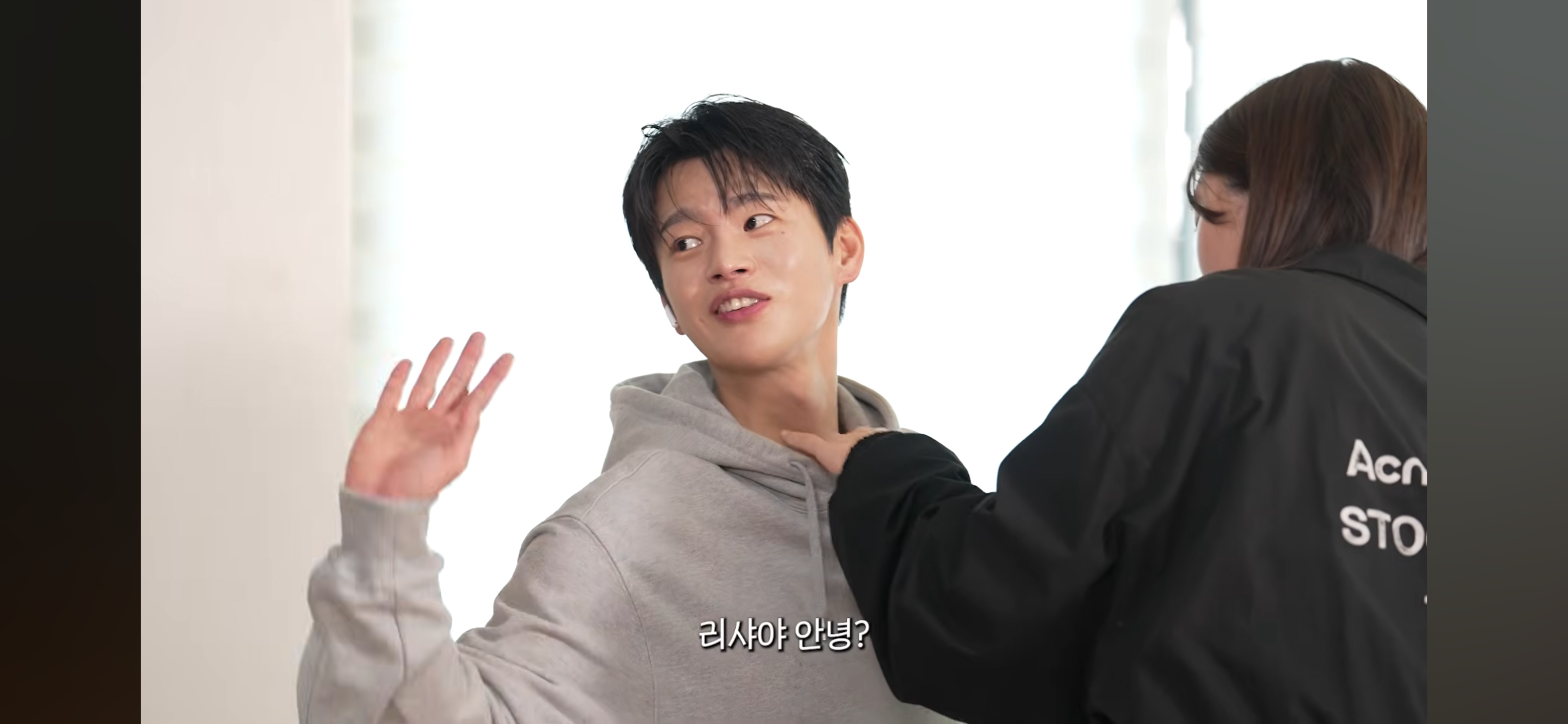 방바닥에 누워서 서인국 보내버리려는 나단이 | 인스티즈