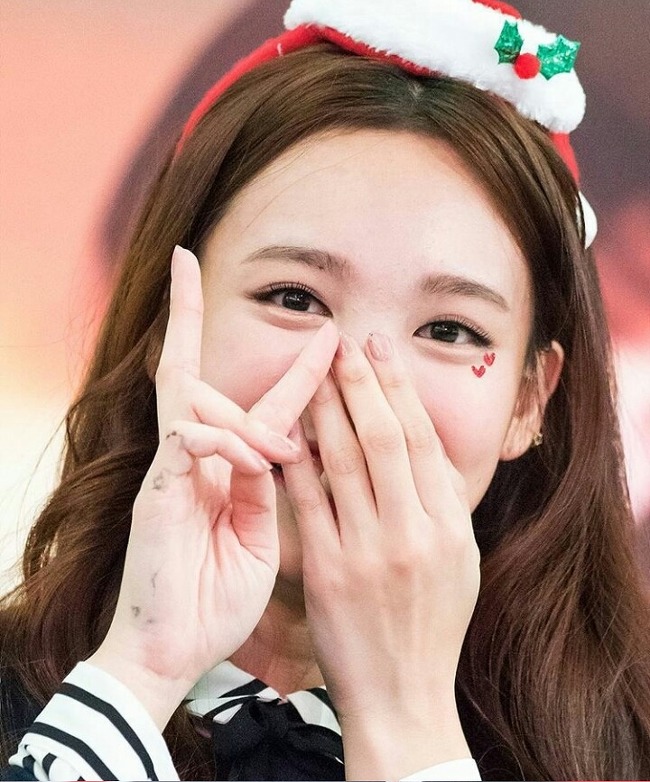 손이 크다는 트와이스 나연 | 인스티즈