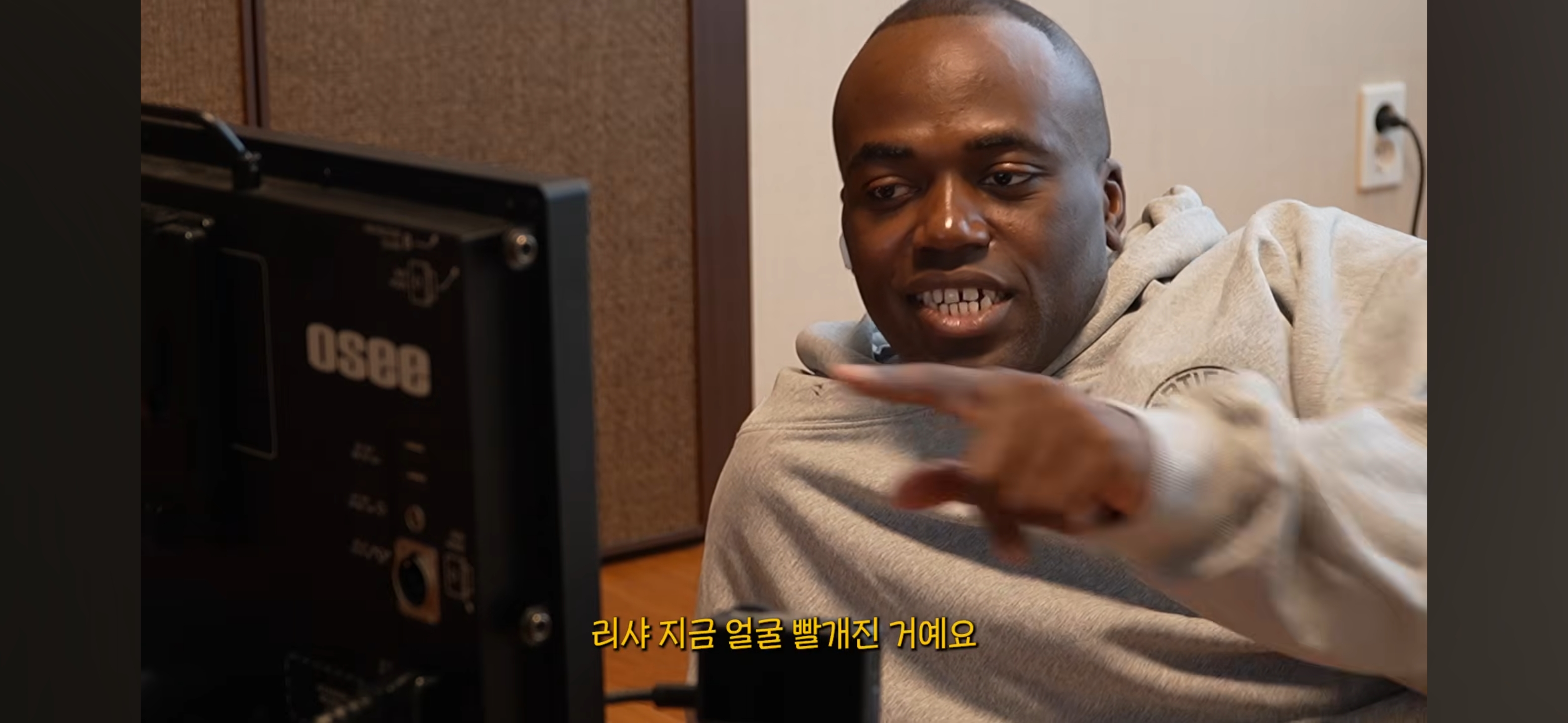 방바닥에 누워서 서인국 보내버리려는 나단이 | 인스티즈