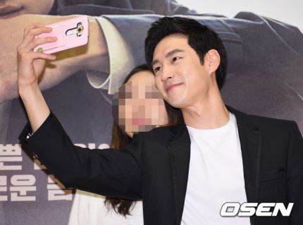 셀카같이 찍어줄때 완전 남친처럼 찍어주는 남자연예인 3대장 | 인스티즈