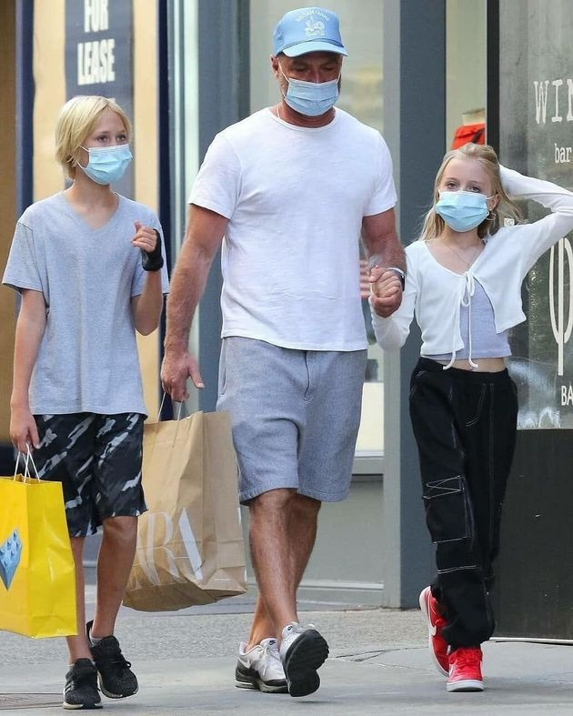 남자 아이인데 여자같이 입고다녀서 화제였던 나오미 왓츠 아들 근황.jpg | 인스티즈