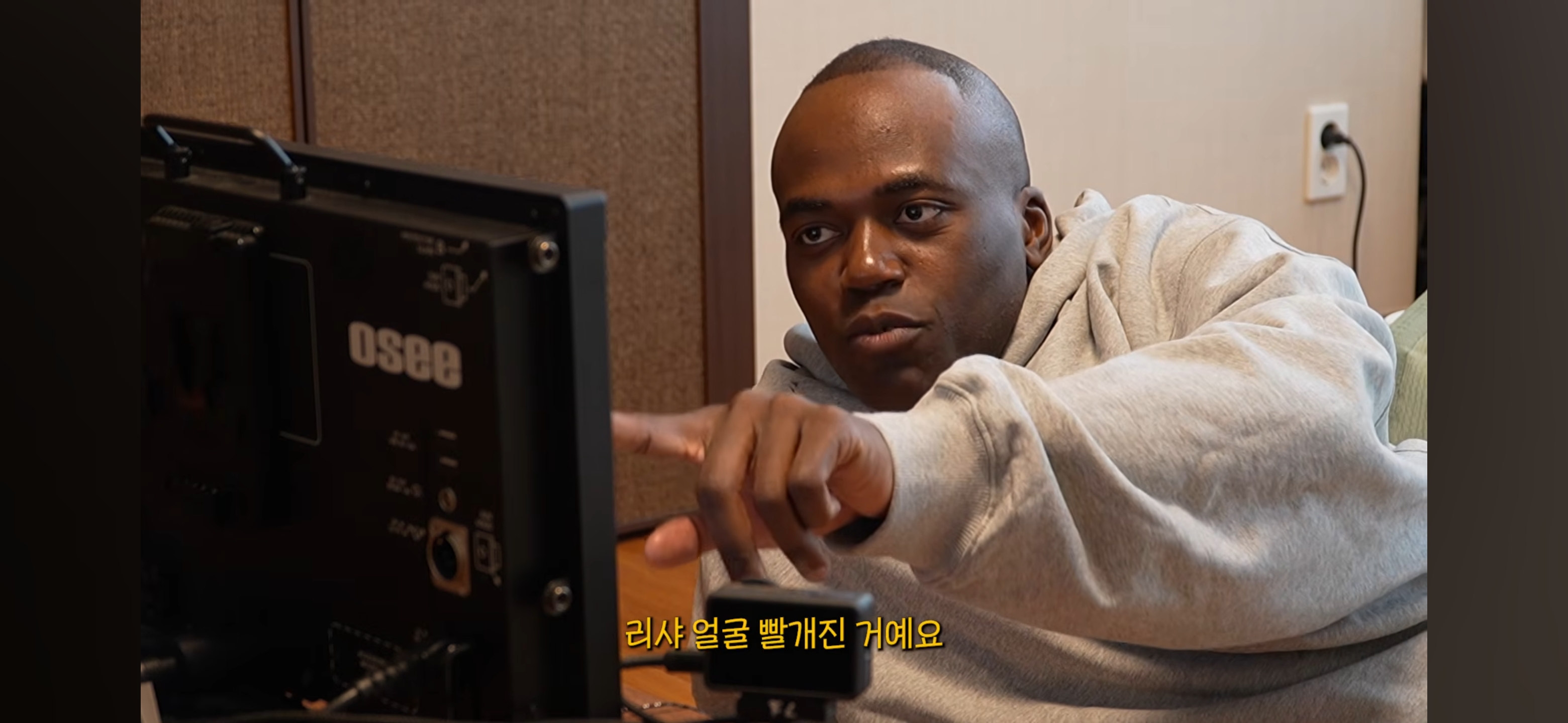 방바닥에 누워서 서인국 보내버리려는 나단이 | 인스티즈