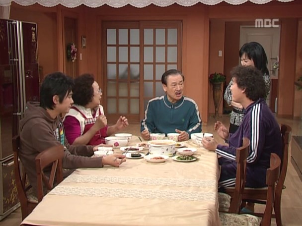 [거침없이하이킥] 가족여행 가서도 기싸움 하는 박해미랑 민용이 ㅋㅋㅋㅋ.jpg | 인스티즈