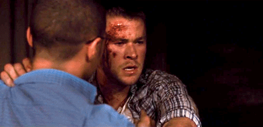 친구들과 별장으로 휴가를 왔는데 연구원들이 지하에서 우릴 감시하고 있어...gif | 인스티즈