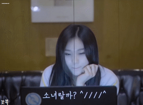 야동보는 여자친구 엄지.gif | 인스티즈