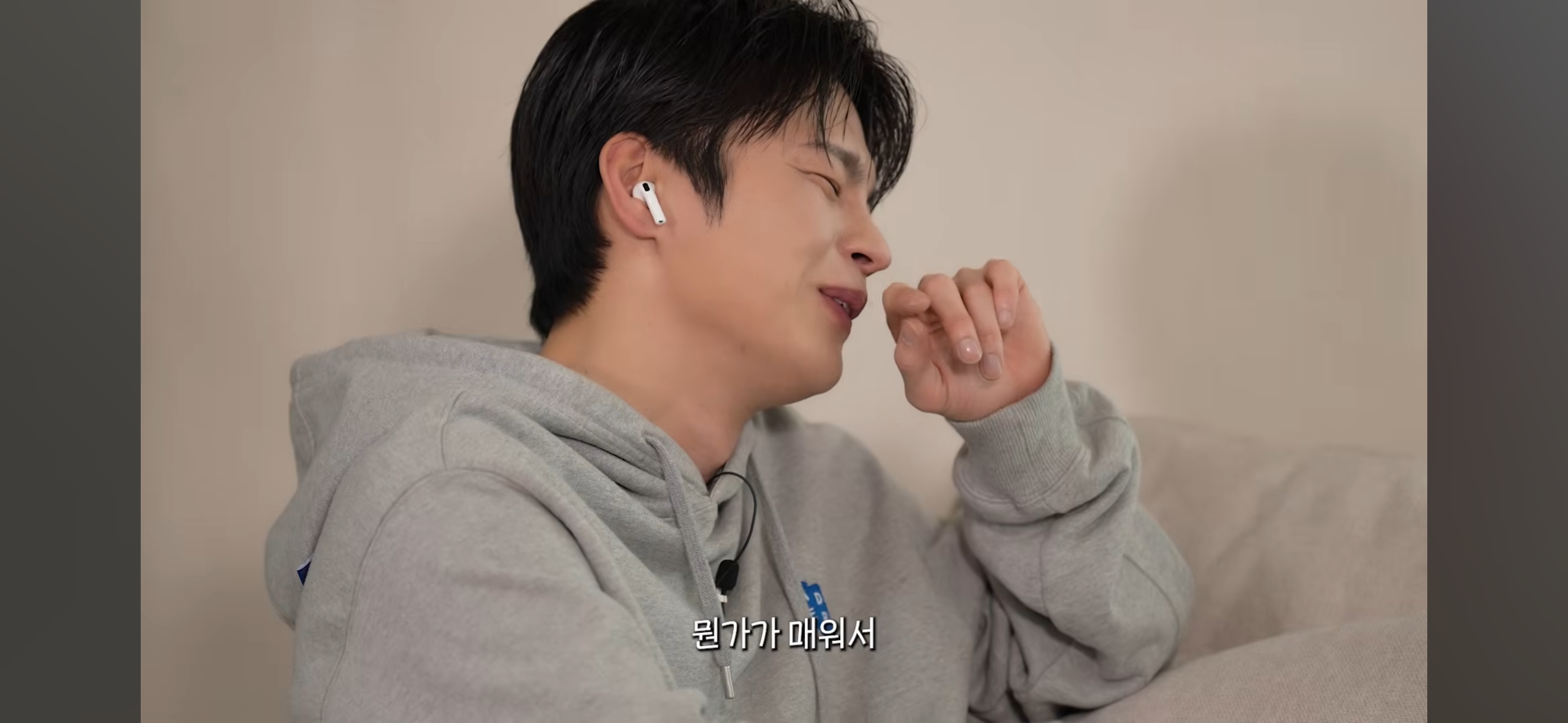 방바닥에 누워서 서인국 보내버리려는 나단이 | 인스티즈