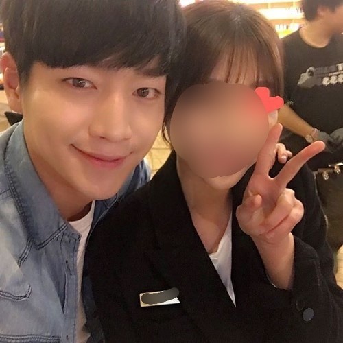 셀카같이 찍어줄때 완전 남친처럼 찍어주는 남자연예인 3대장 | 인스티즈