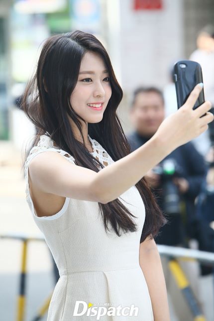 설현을 바라보는 남자들..jpg | 인스티즈