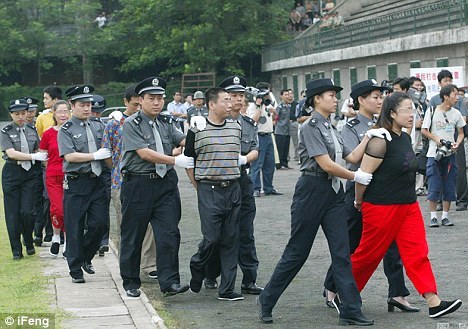처형 직전까지 웃고 떠들던 중국 여자 사형수의 사연 | 인스티즈