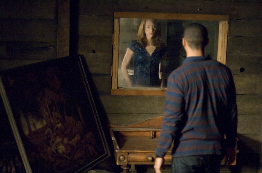 친구들과 별장으로 휴가를 왔는데 연구원들이 지하에서 우릴 감시하고 있어...gif | 인스티즈