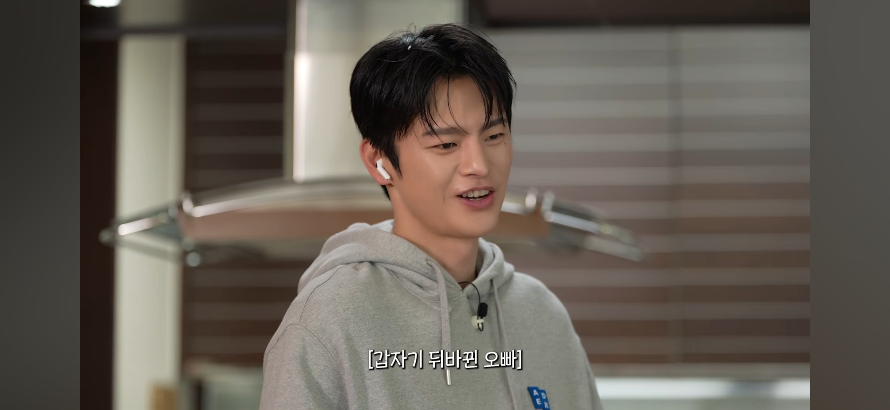 방바닥에 누워서 서인국 보내버리려는 나단이 | 인스티즈