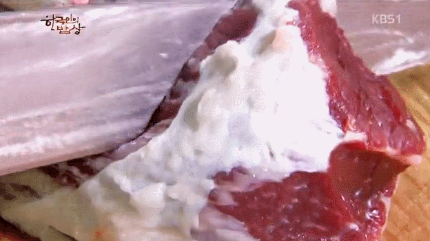 도축한지 1시간 된 소고기(feat.한국인의 밥상).gif | 인스티즈