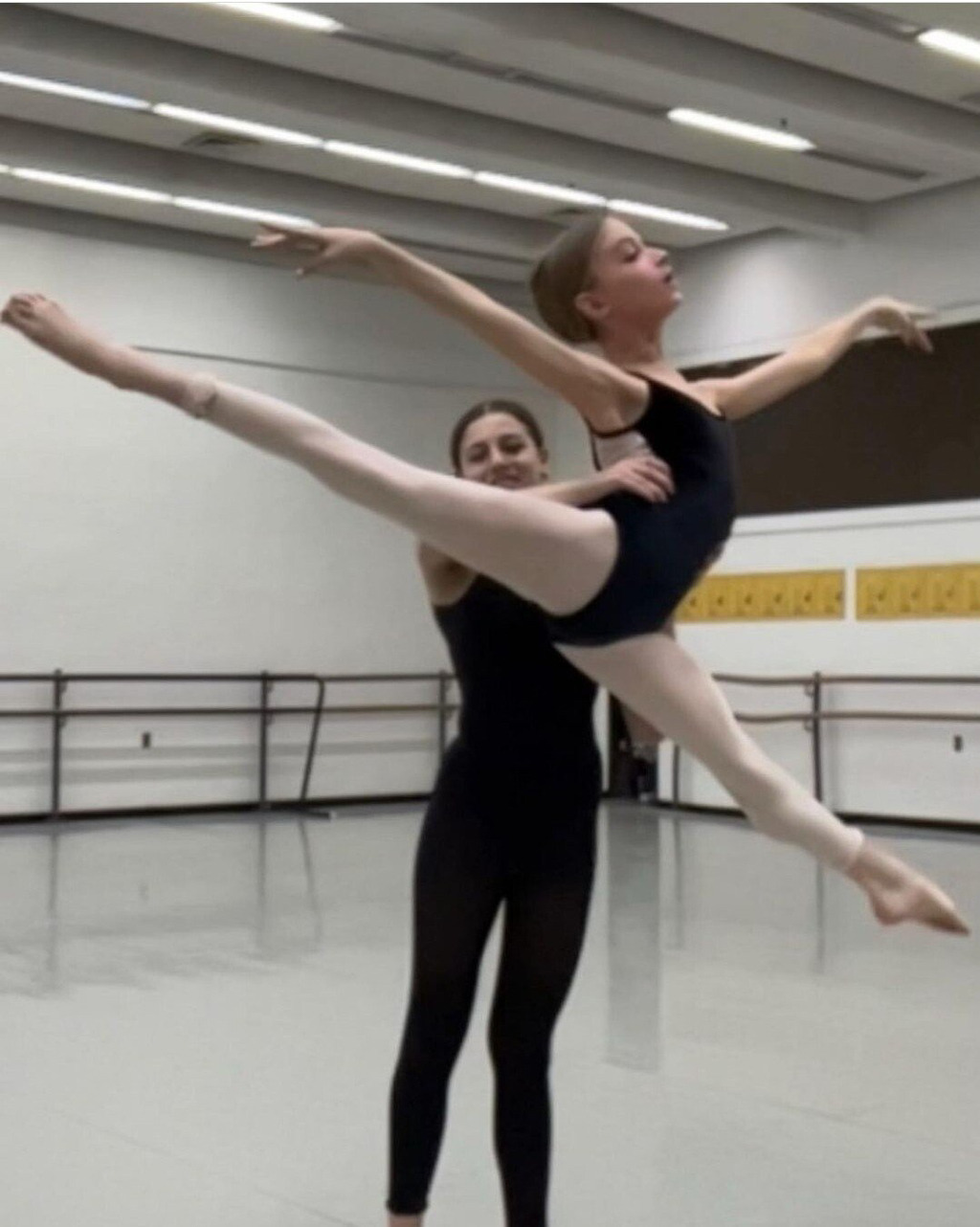 남자 아이인데 여자같이 입고다녀서 화제였던 나오미 왓츠 아들 근황.jpg | 인스티즈