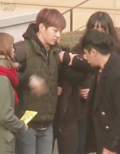 청각 장애인들을 위해 안무에 수화 넣은 아이돌 | 인스티즈