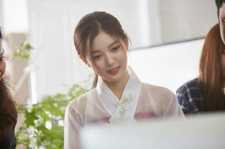 넘사벽 여신으로 성장하는 김유정 | 인스티즈
