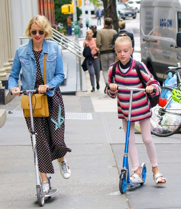 남자 아이인데 여자같이 입고다녀서 화제였던 나오미 왓츠 아들 근황.jpg | 인스티즈