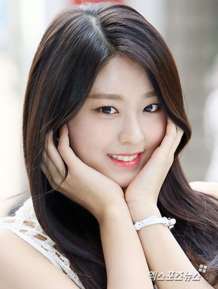 설현을 바라보는 남자들..jpg | 인스티즈