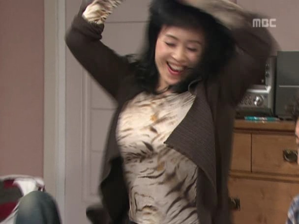 [거침없이하이킥] 가족여행 가서도 기싸움 하는 박해미랑 민용이 ㅋㅋㅋㅋ.jpg | 인스티즈