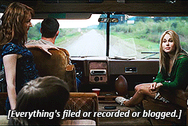 친구들과 별장으로 휴가를 왔는데 연구원들이 지하에서 우릴 감시하고 있어...gif | 인스티즈