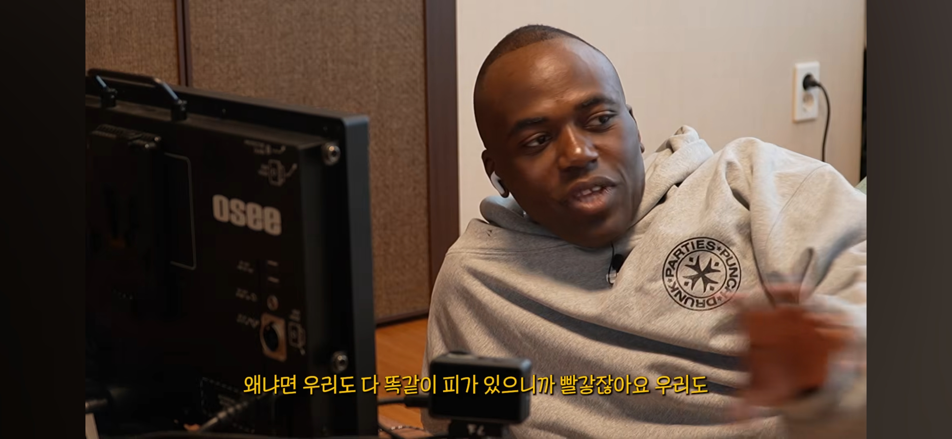 방바닥에 누워서 서인국 보내버리려는 나단이 | 인스티즈