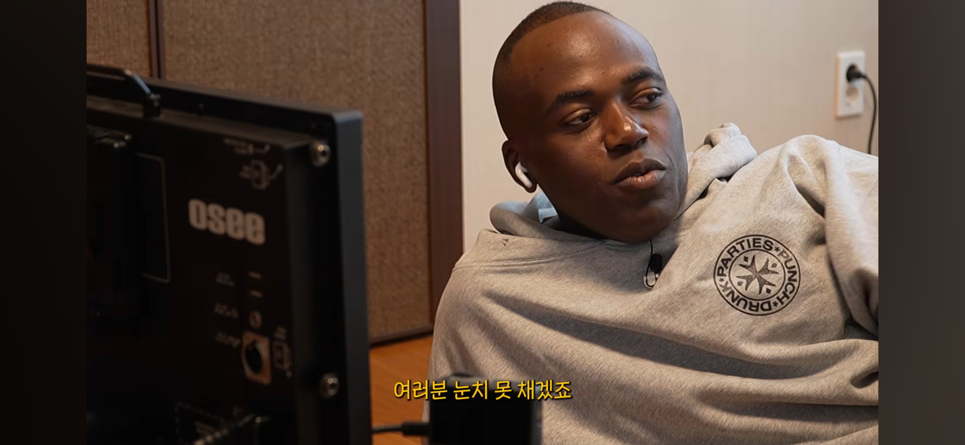 방바닥에 누워서 서인국 보내버리려는 나단이 | 인스티즈