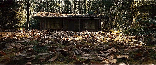 친구들과 별장으로 휴가를 왔는데 연구원들이 지하에서 우릴 감시하고 있어...gif | 인스티즈