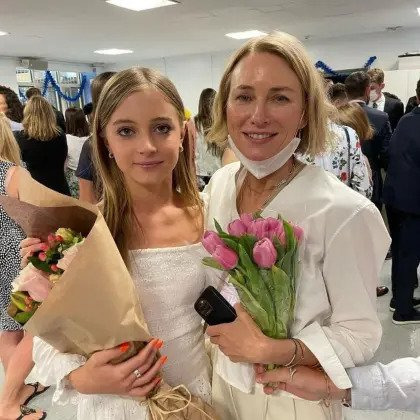 남자 아이인데 여자같이 입고다녀서 화제였던 나오미 왓츠 아들 근황.jpg | 인스티즈