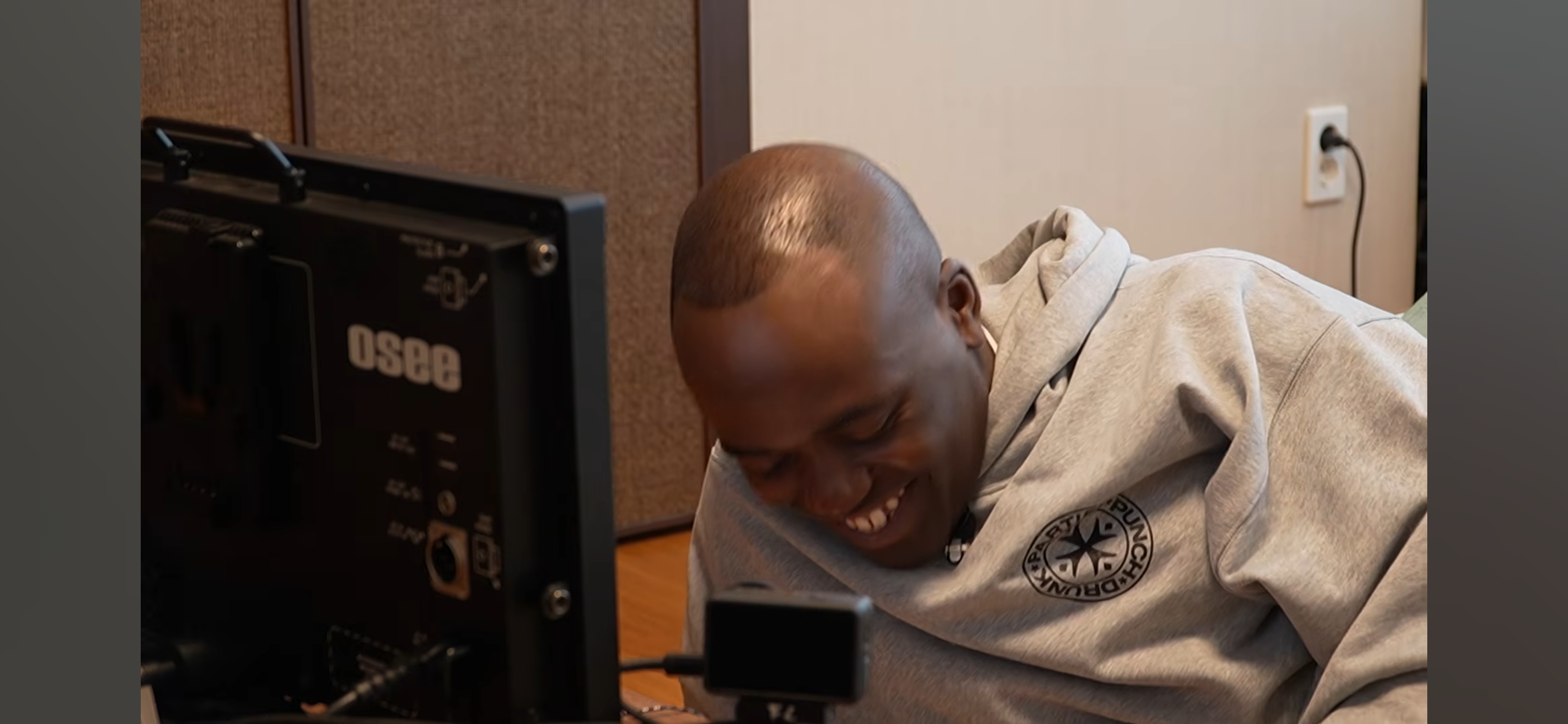 방바닥에 누워서 서인국 보내버리려는 나단이 | 인스티즈