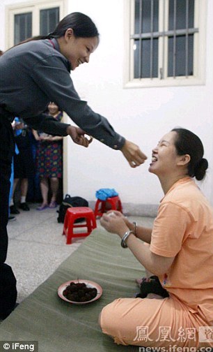 처형 직전까지 웃고 떠들던 중국 여자 사형수의 사연 | 인스티즈