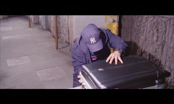 강산맨션 102호에는 살인마가 살고있다. ＜영화＞ 이웃사람 10 | 인스티즈