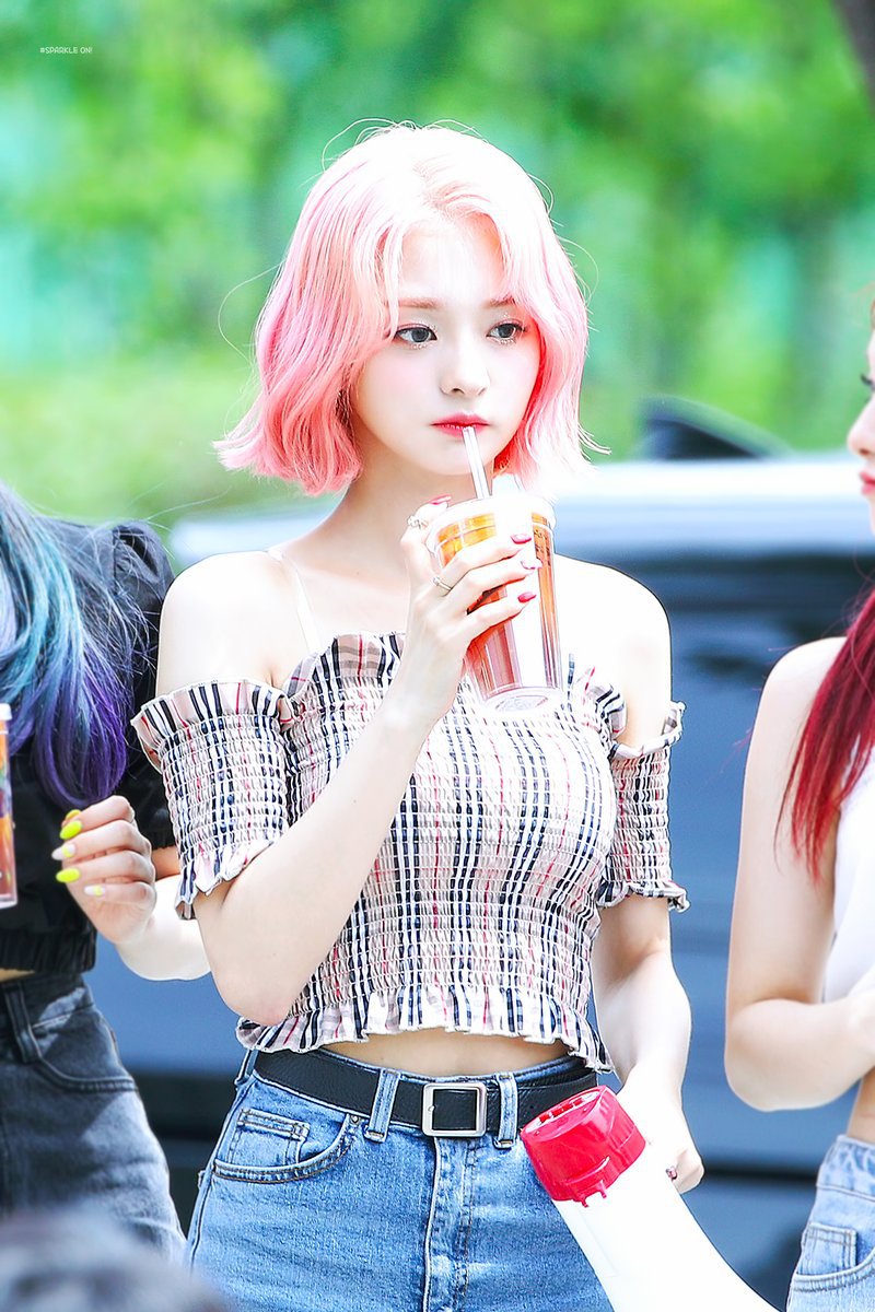 핑크머리한 프로미스나인 이나경 미모 근황.jpgif | 인스티즈