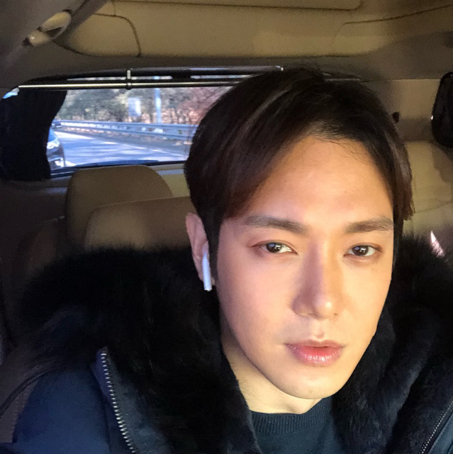 에어팟을 착용한 아이돌, 연예인 모음 | 인스티즈