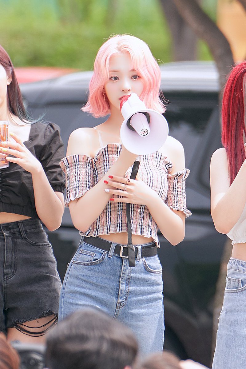 핑크머리한 프로미스나인 이나경 미모 근황.jpgif | 인스티즈