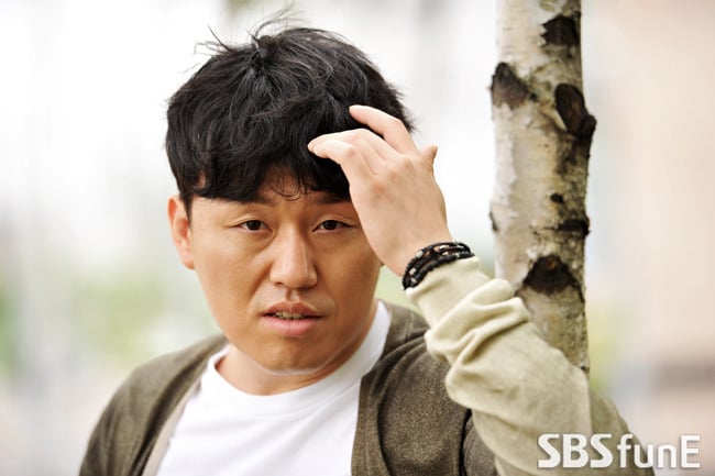 경찰 아니면 어색한 배우.jpg | 인스티즈