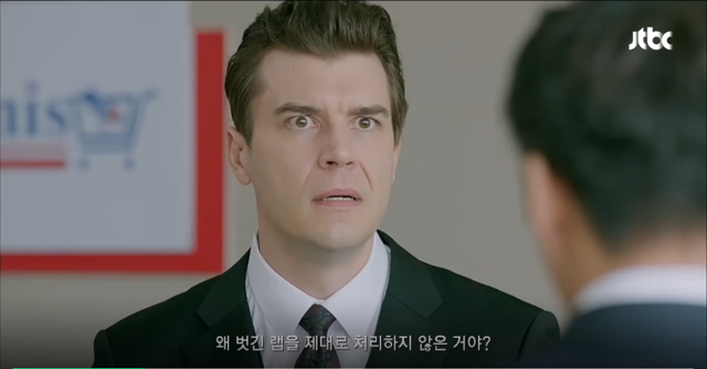 송곳에서 외국인이 안좋은 한국식 사고방식으로 바뀌는 과정을 보여주는예 | 인스티즈