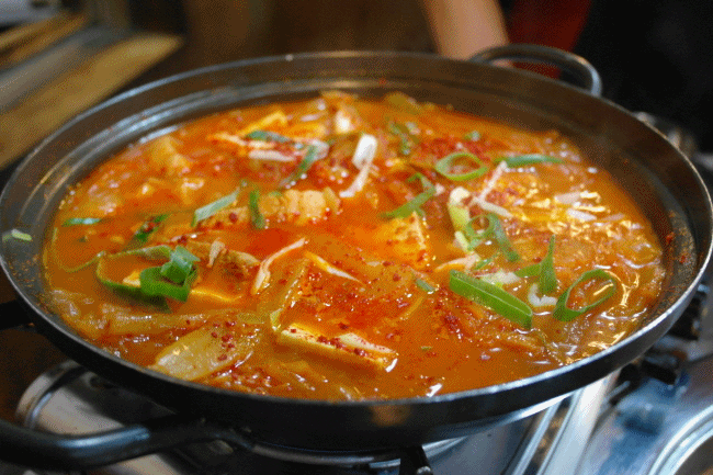 김치찌개 vs 된장찌개.gif | 인스티즈