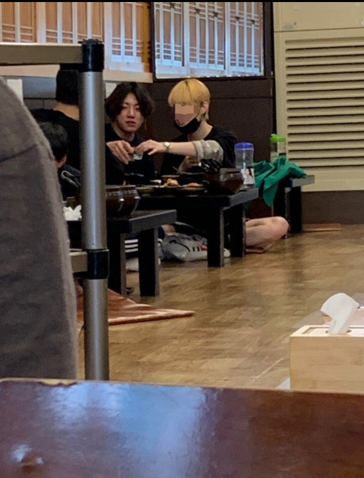 방탄소년단 정국이 여자를 백허그한 사진이 쏘아올린 공.jpg | 인스티즈