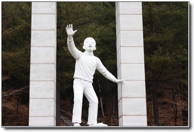 "나는 공산당이 싫어요"어린아이의 입을 찢어 죽인 북한군들 | 인스티즈
