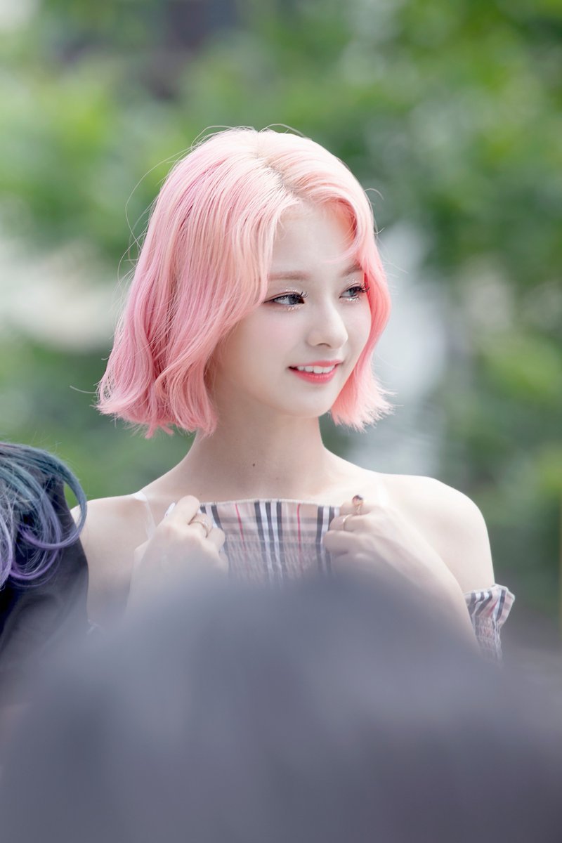 핑크머리한 프로미스나인 이나경 미모 근황.jpgif | 인스티즈