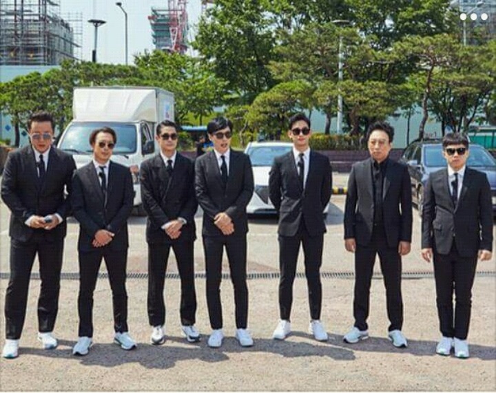 김수현-배정남 사이에서 안꿀리는 유재석 수트핏.jpg | 인스티즈