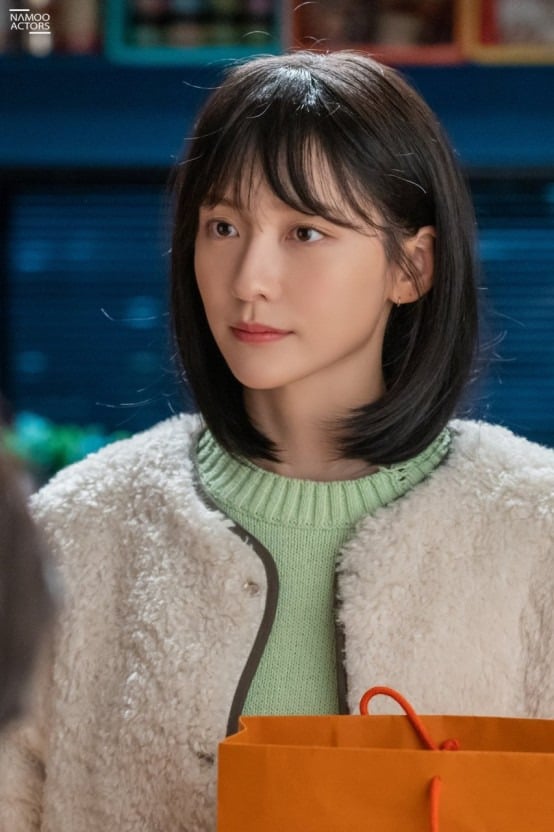 취향 따라 갈리는 배우 박지현 긴머리vs단발 | 인스티즈