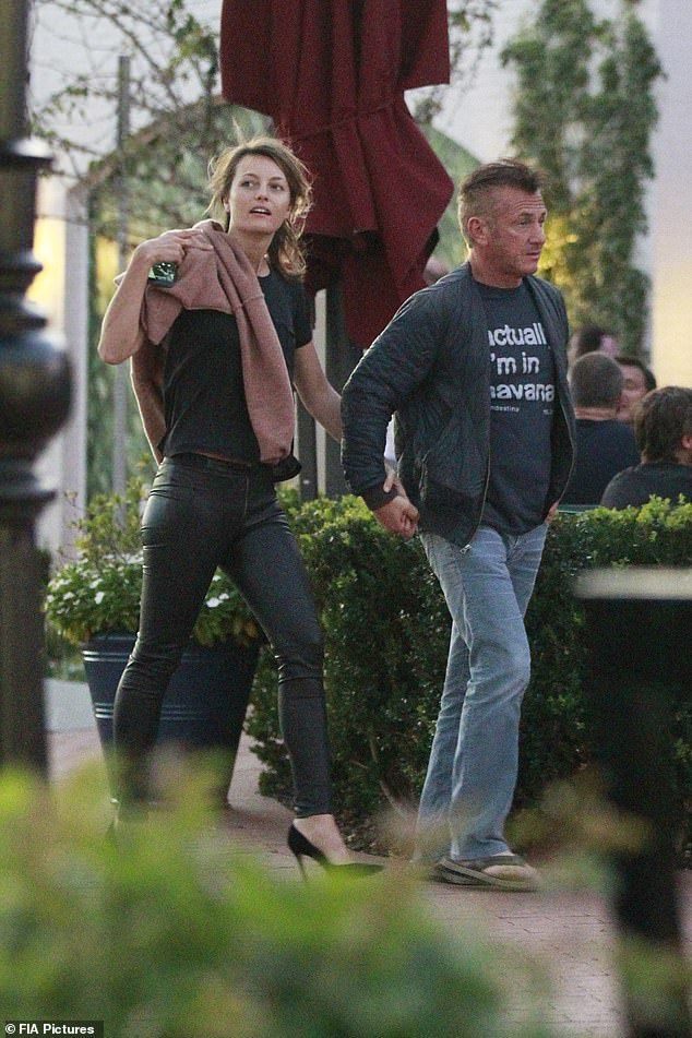 숀 펜 30살 연하 여자친구 | 인스티즈