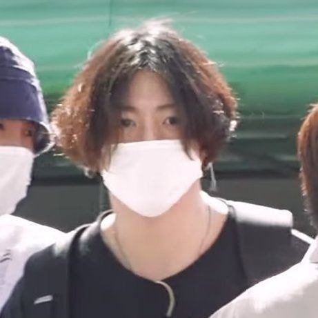 방탄소년단 정국이 여자를 백허그한 사진이 쏘아올린 공.jpg | 인스티즈